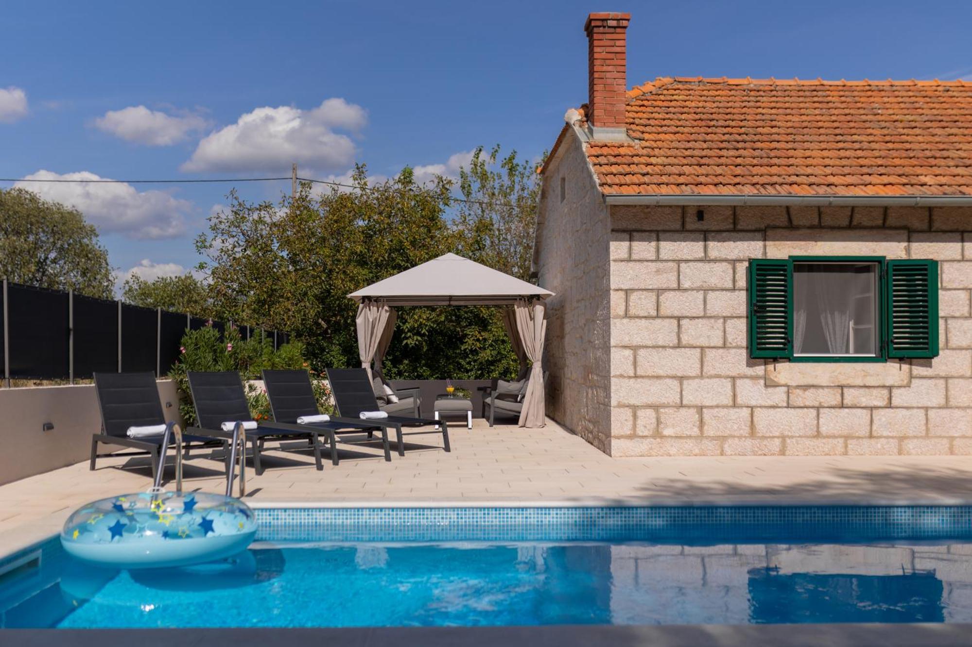 Experience Village Life - Jokini Dvori With Private Pool